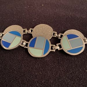 Brand New, Bracelet